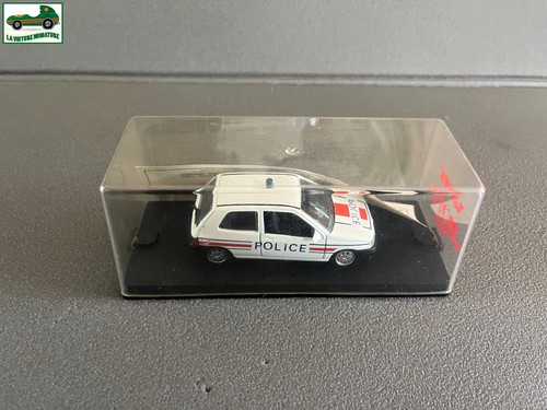 Voiture miniature renault clio - miniature,